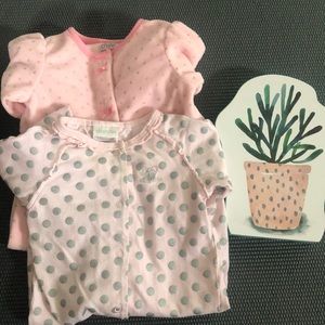 🎀2 snap button sleepers with footies🎀